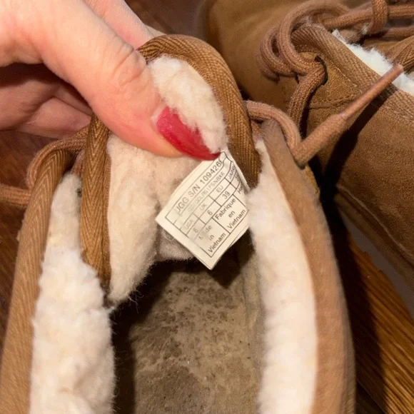 UGG women’s Neumel Leather Shoes Chukka Bootie in color Chestnut size 8 - Picture 10 of 10